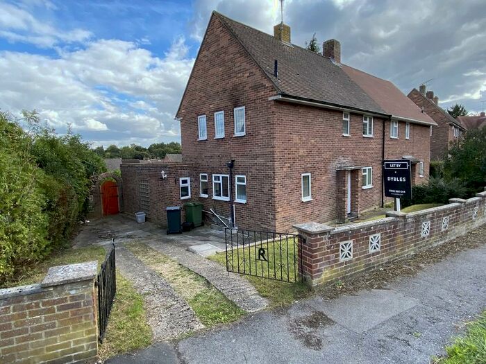 5 Bedroom Semi-Detached House To Rent In Fox Lane, Winchester, SO22