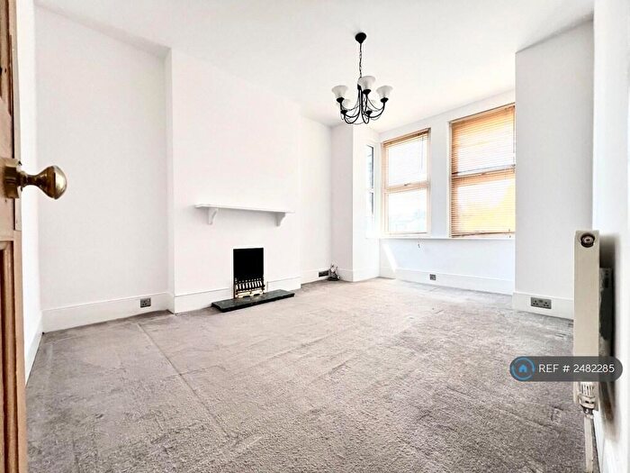3 Bedroom Maisonette To Rent In Pretoria Road, London, E11