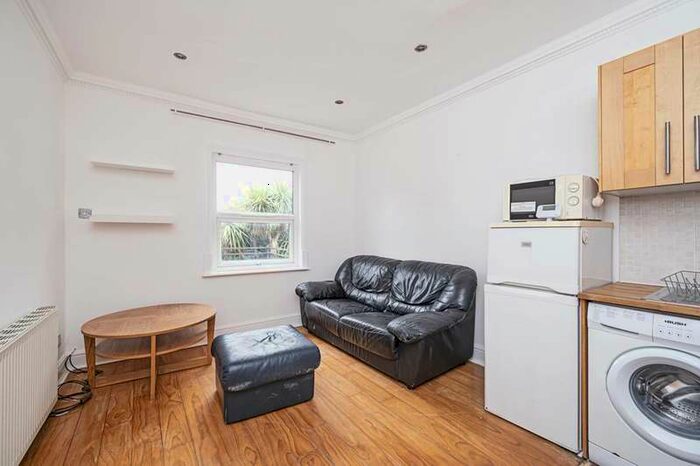 1 Bedroom Flat To Rent In Sunningfields Road, Hendon, NW4