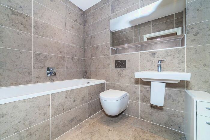 2 Bedroom Flat To Rent In Atwell Court, High Road, London, N12