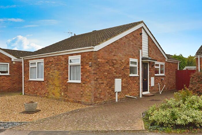 2 Bedroom Detached Bungalow For Sale In Eastfield Drive, Hanslope, Milton Keynes, MK19