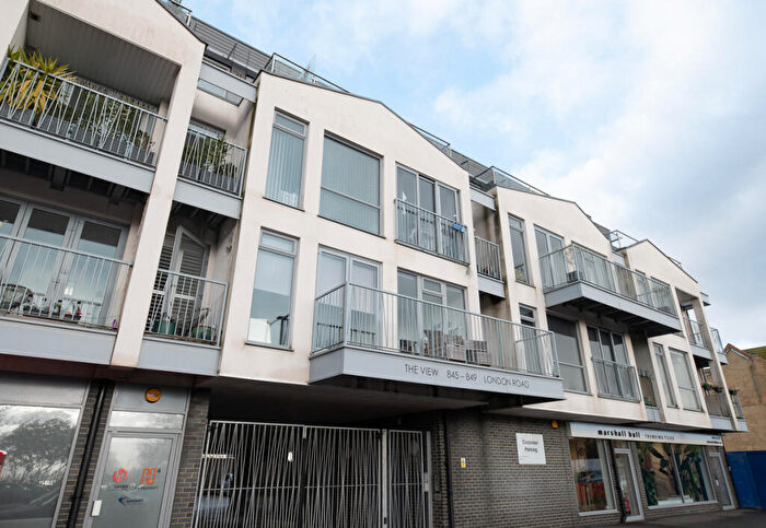 2 Bedroom Flat For Sale In London Road, Westcliff-on-sea, SS0