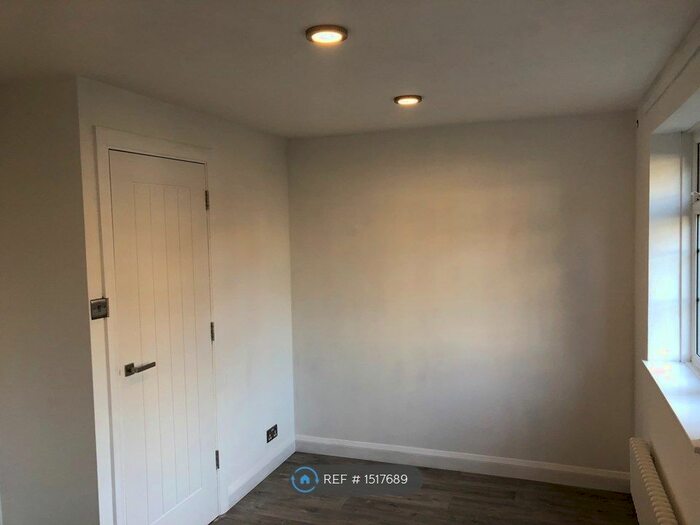 1 Bedroom Flat To Rent In Ravenscroft Court, Horsham, RH12