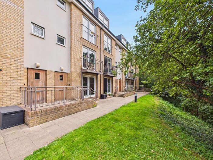 2 Bedroom Maisonette For Sale In Grove Road, Hitchin, Hertfordshire, SG4