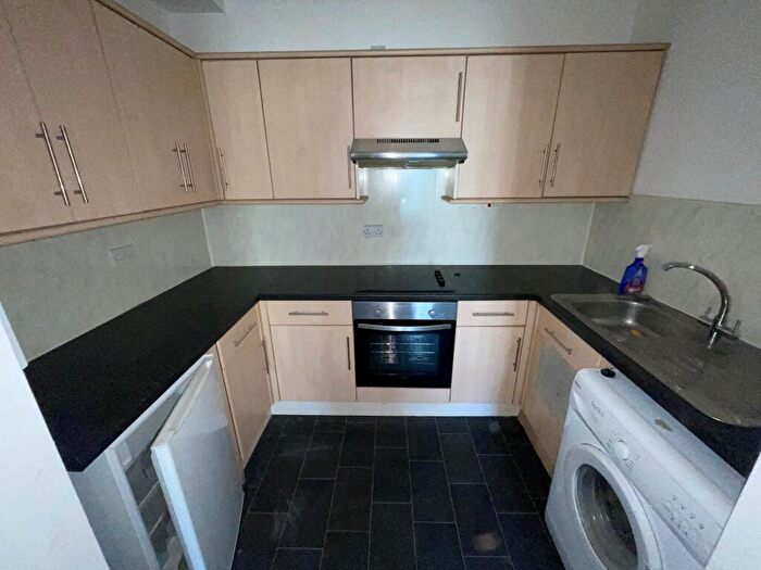 2 Bedroom Flat To Rent In Elm Avenue, NG3