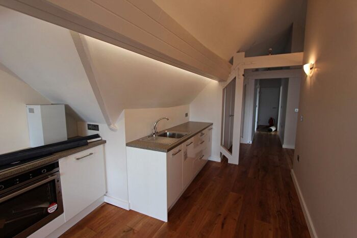 2 Bedroom Flat To Rent In High Street, Saffron Walden, Essex, CB10