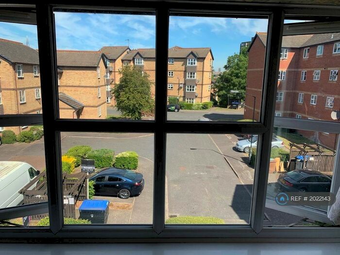 2 Bedroom Flat To Rent In Stubbs Drive, London, SE16