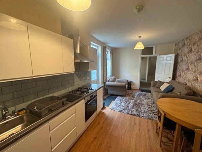 2 Bedroom Apartment To Rent In North Road, Cardiff, CF14
