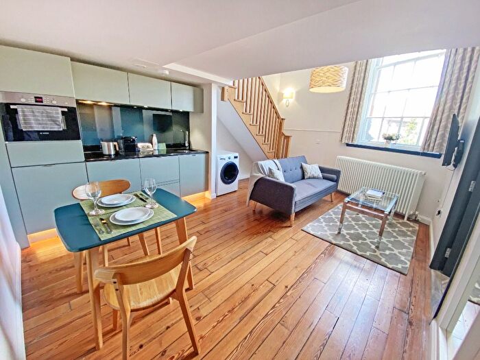 1 Bedroom Flat To Rent In Flat, Mcdonald Road, Broughton, Edinburgh, EH7