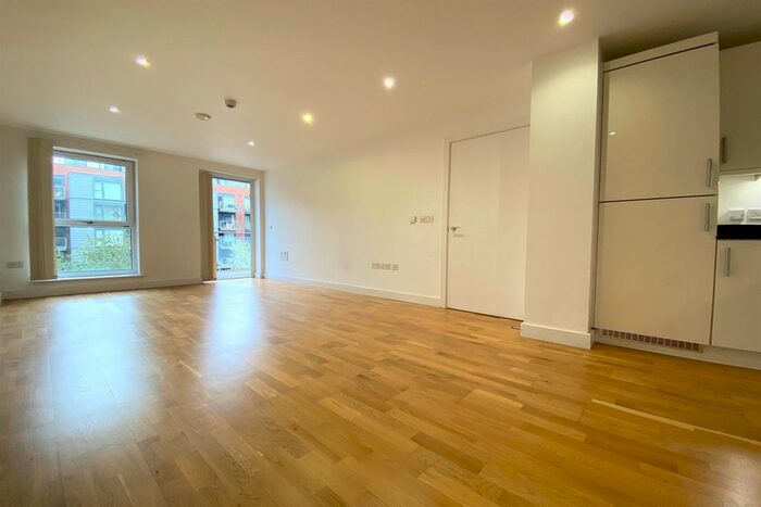 2 Bedroom Flat To Rent In Zenith Close, Barnet, Fj, London, NW9