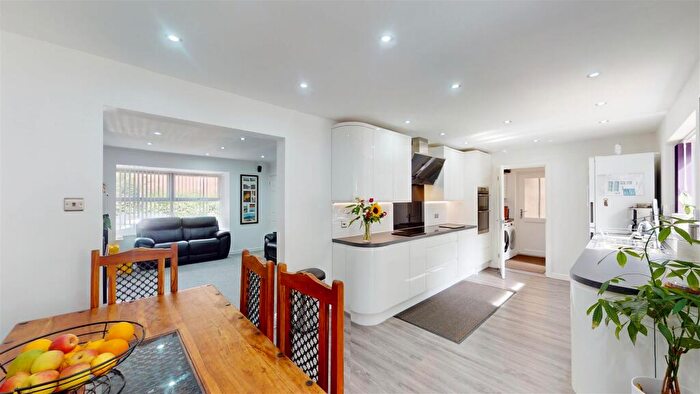 4 Bedroom Detached House For Sale In Nightingale Crescent, Bradville, Milton Keynes, MK13