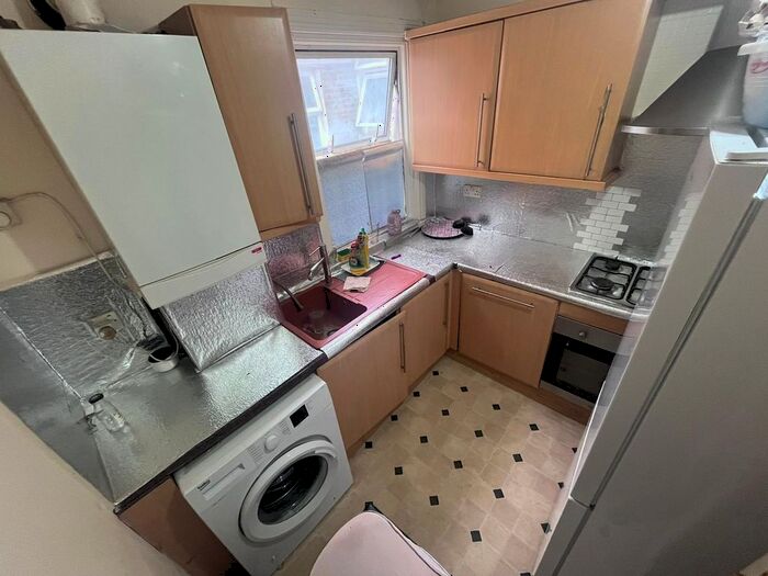 2 Bedroom Flat To Rent In Vicarage Road, London, E10