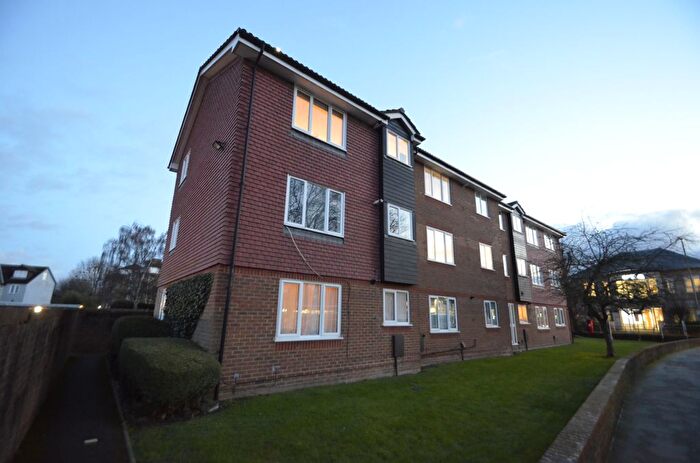 1 Bedroom Flat To Rent In Rosefield Road, Staines-Upon-Thames, TW18