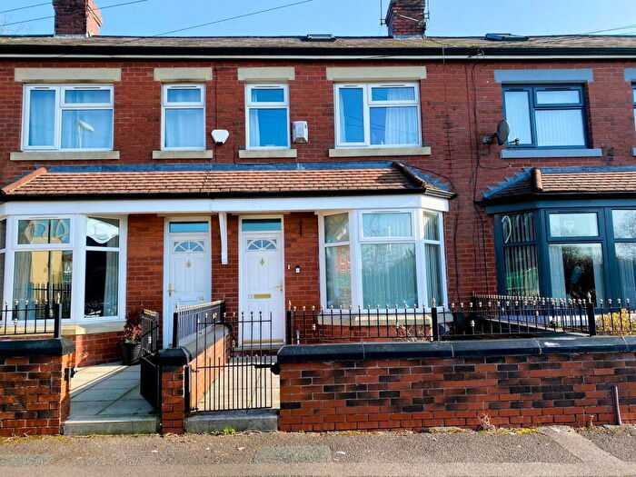 2 Bedroom Terraced House For Sale In Kingston Avenue, Oldham, OL1
