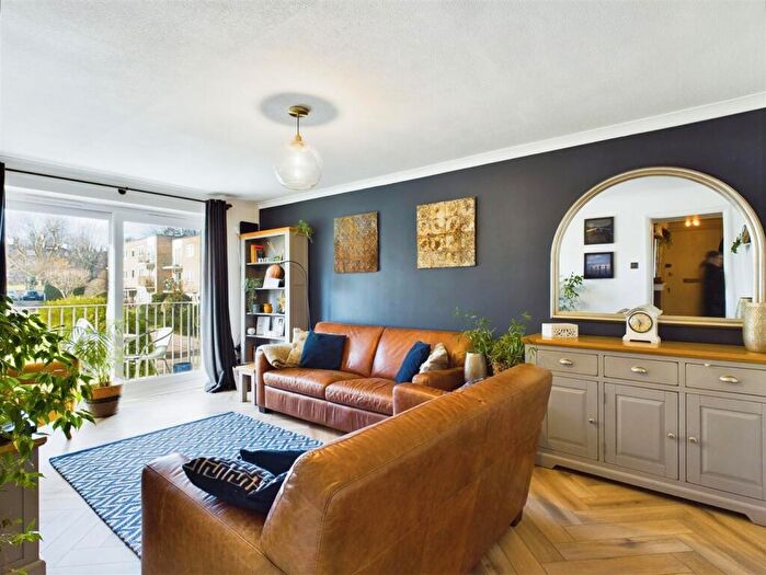 2 Bedroom Flat To Rent In The Maples, Hitchin, SG4