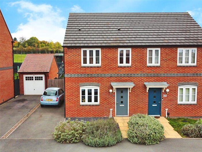 3 Bedroom Semi-Detached House For Sale In Meadow Way, Tamworth, Staffordshire, B79
