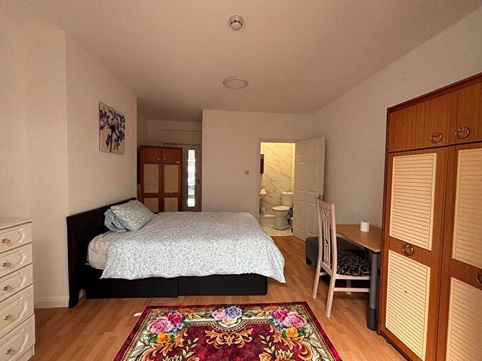 Studio To Rent In Malam Gardens, London, E14