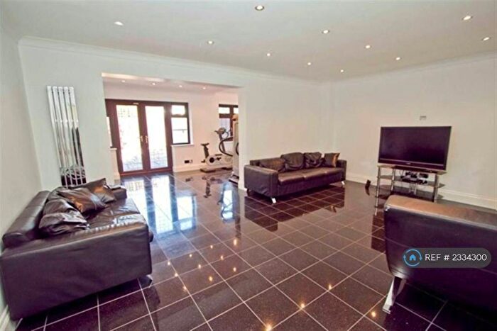 4 Bedroom Semi-Detached House To Rent In Priory Close, Ruislip, HA4