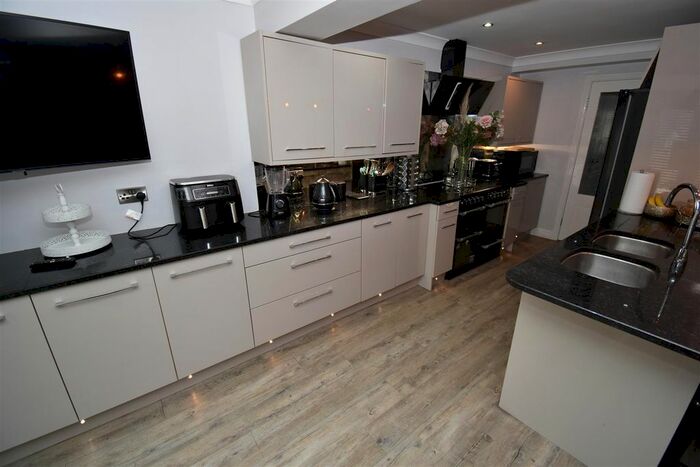 4 Bedroom Detached House For Sale In Lyndon Close, Castle Bromwich, Birmingham, B36