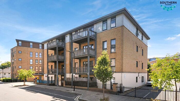 1 Bedroom Flat For Sale In Almond Court, Woodmill Road, Clapton, London, E5