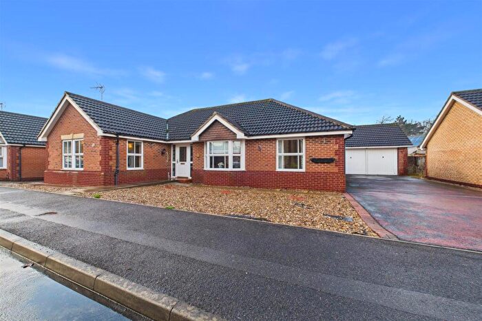 3 Bedroom Detached Bungalow For Sale In Adwalton Close, Newark, NG24