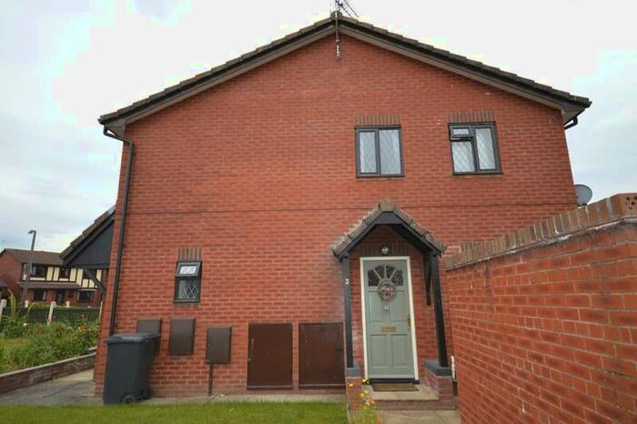 2 Bedroom Flat To Rent In Minshall Place, Oswestry, SY11
