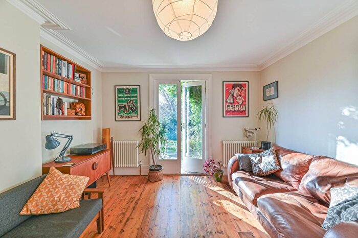 2 Bedroom Flat For Sale In Anerley Hill, Crystal Palace, London, SE19