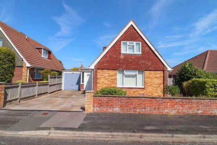 3 Bedroom Detached House For Sale In Burwood Grove, Hayling Island, PO11