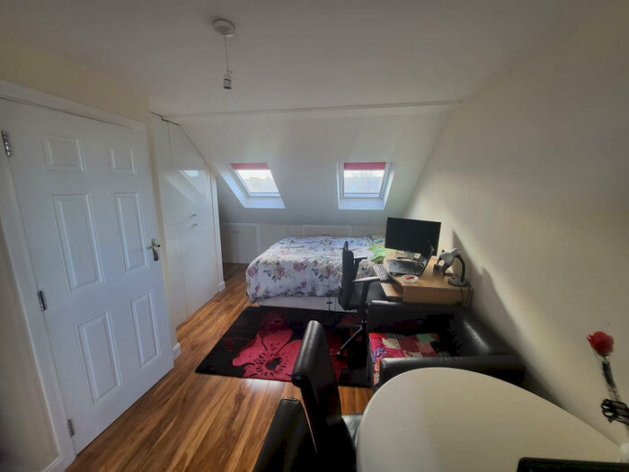 Studio To Rent In Westcombe Avenue, Croydon, Surrey, CR0