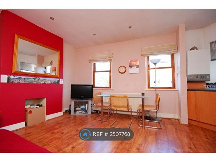 2 Bedroom Flat To Rent In Upland Road, East Dulwich, SE22