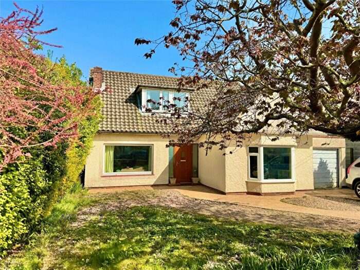 4 Bedroom Detached House For Sale In Brook Avenue North, New Milton, Hampshire, BH25
