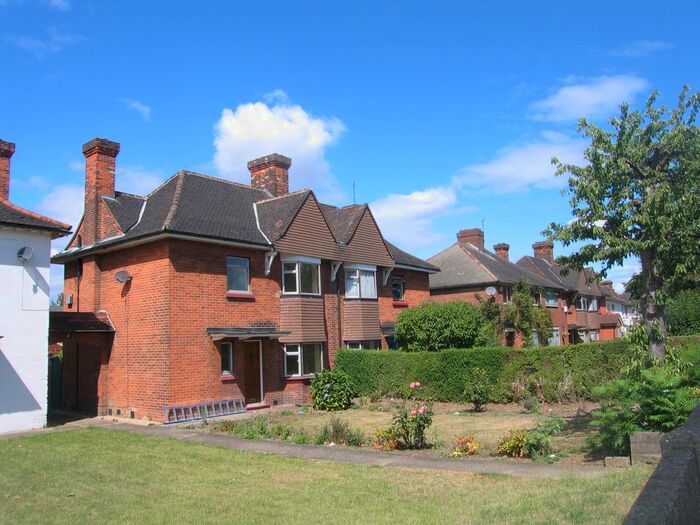 4 Bedroom Property To Rent In Old Oak Road, London, W3