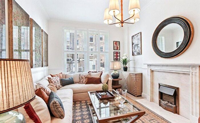 3 Bedroom Flat To Rent In Lincoln House, Basil Street, Knightsbridge, London, SW3