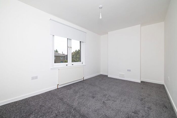 2 Bedroom Flat To Rent In Glenclova Terrace, Dundee, DD3