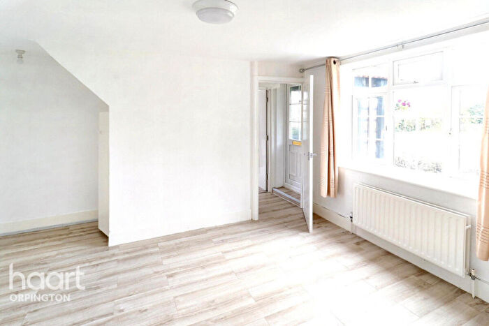 2 Bedroom Cottage For Sale In Gorse Road, Orpington, BR5