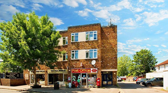 1 Bedroom Flat To Rent In Molesey Road, Hersham Village, Surrey, KT12