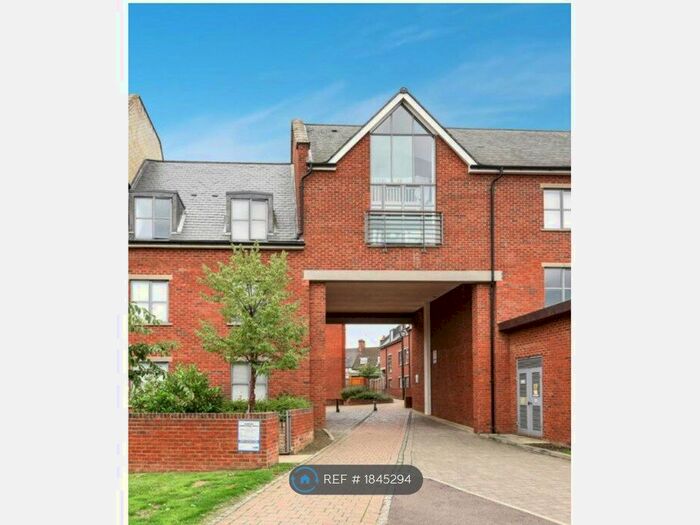 2 Bedroom Flat To Rent In Hitchin, Hitchin, Herts, SG5