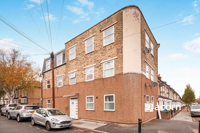 2 Bedroom Flat To Rent In Waghorn Street London, SE15