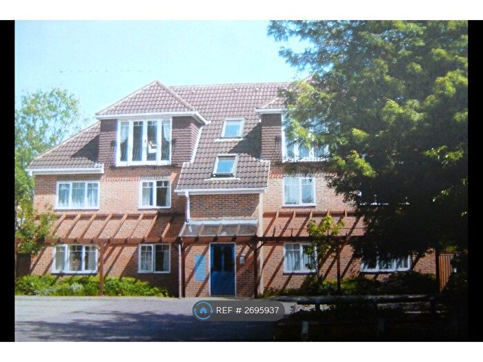 2 Bedroom Flat To Rent In Yorktown Road, Sandhurst, GU47
