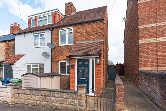 2 Bedroom Semi Detached House For Sale In Temple Road, Oxford, OX4