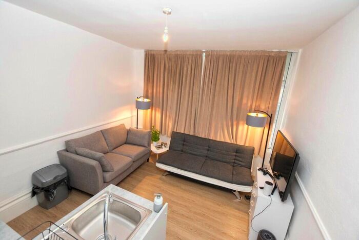 1 Bedroom Flat To Rent In Middle Street, BN1