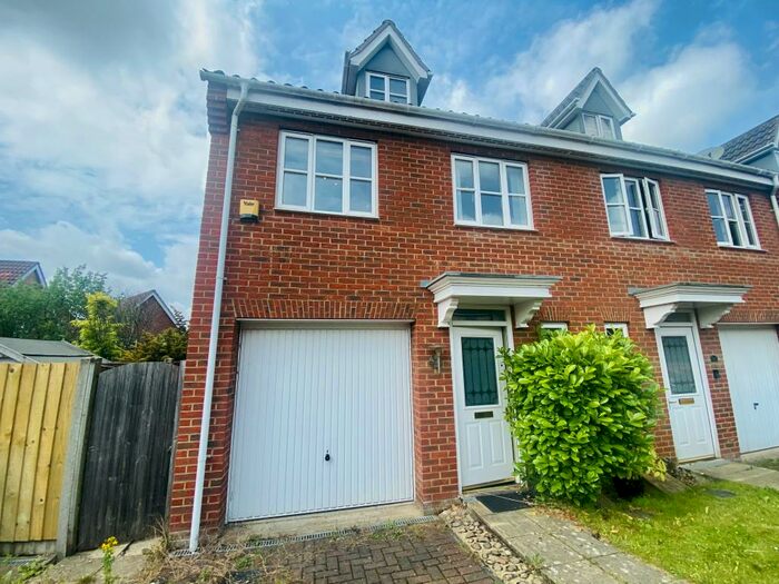 3 Bedroom House To Rent In Caddow Road, NR5