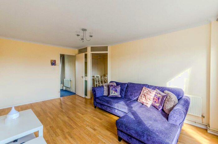 2 Bedroom Maisonette To Rent In Outram Place, Islington, London, N1