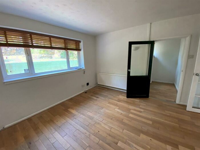 2 Bedroom End Of Terrace House To Rent In Hughes Crescent, Garden City