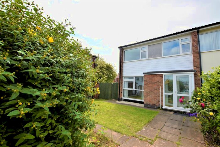 3 Bedroom Semi-Detached House To Rent In Kingswood Close, West Bridgford, Nottingham, NG2