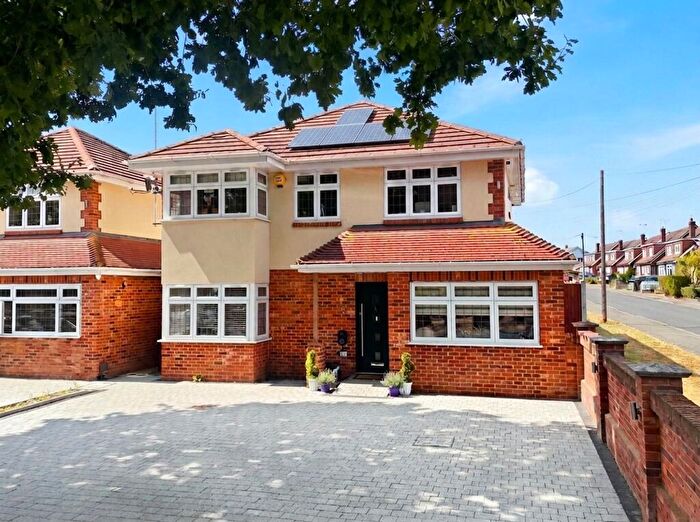4 Bedroom Detached House For Sale In Grange Road, Billericay, CM11
