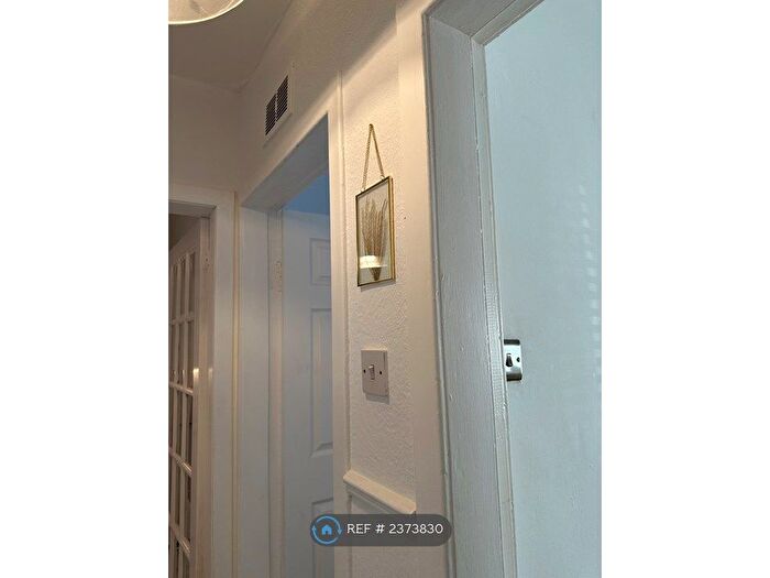 1 Bedroom Flat To Rent In High Street, Stewarton, KA3