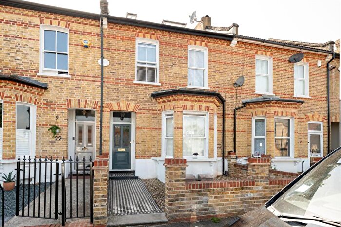 3 Bedroom Flat For Sale In Marlborough Road, South Woodford, E18