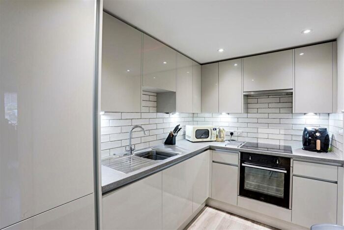 2 Bedroom Flat To Rent In Ropewalk Court, Upper College Street, Nottingham, NG1