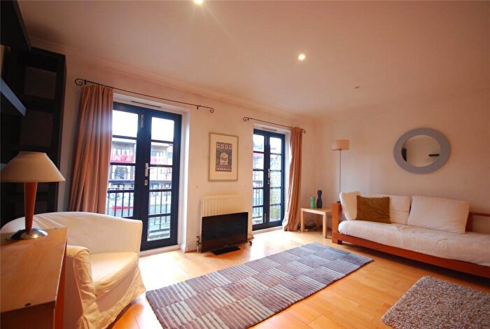 3 Bedroom House To Rent In Lovegrove Walk, Blackwall, E14